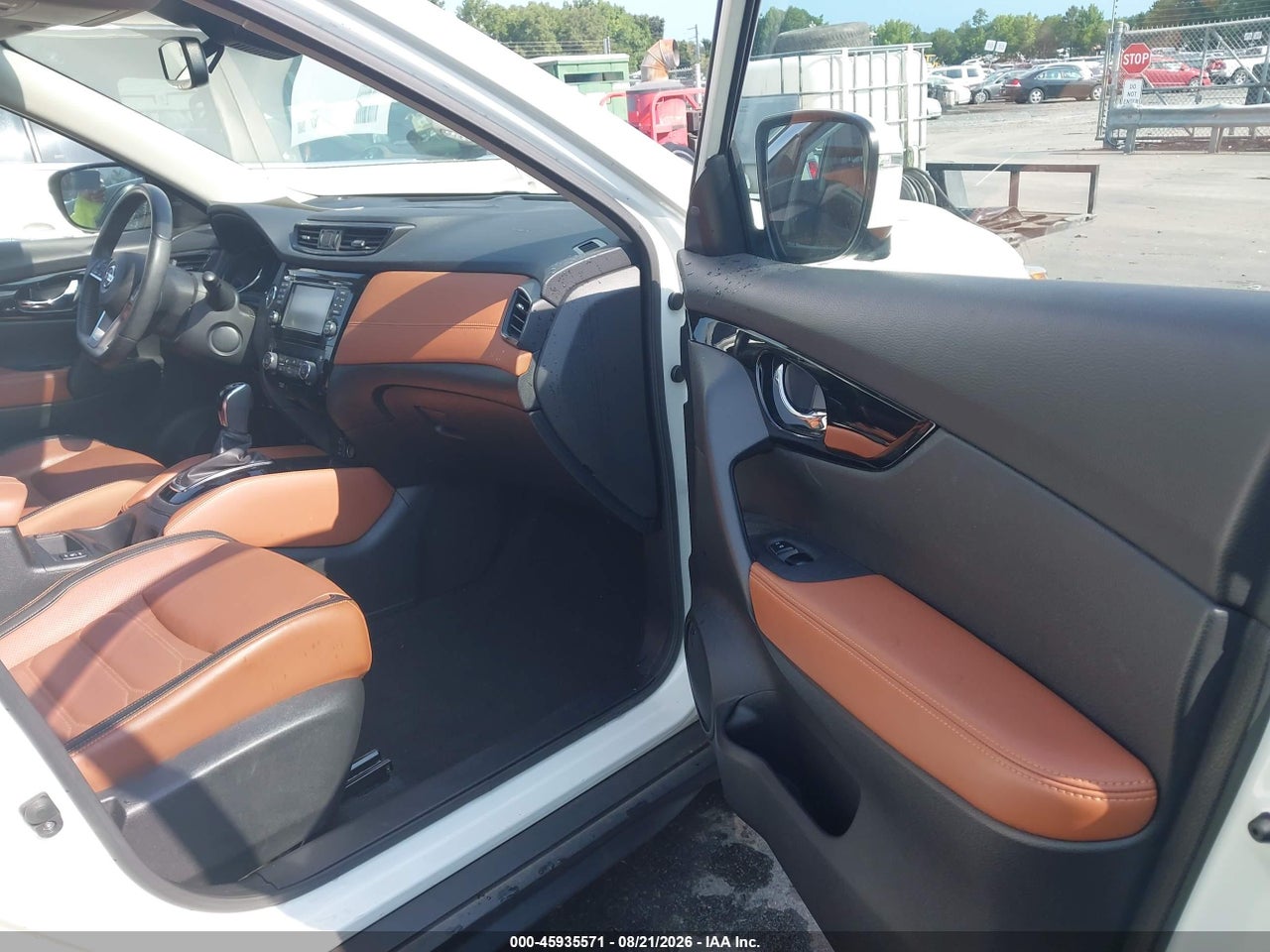 2017 NISSAN ROGUE SL · 5/11
