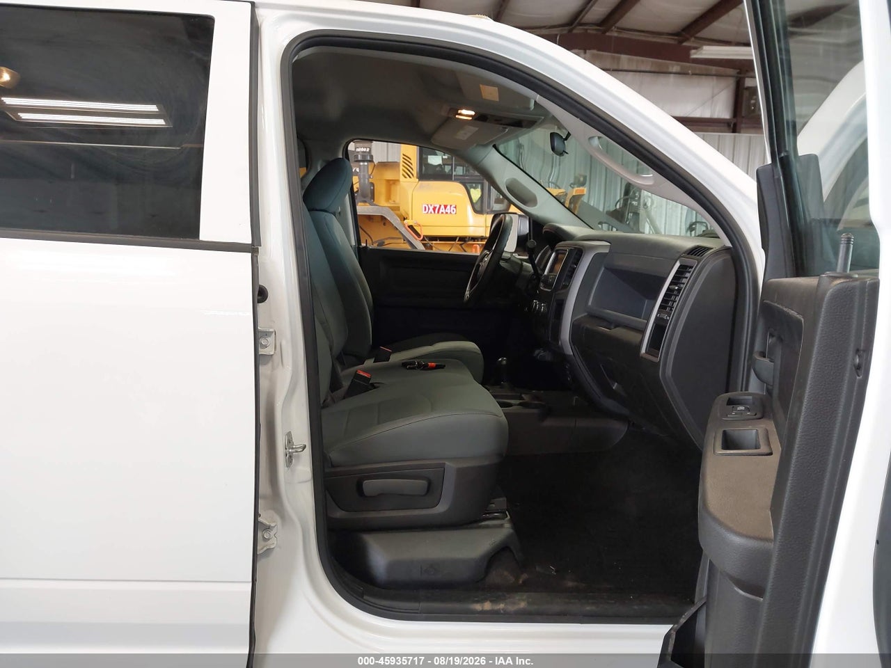2017 RAM 3500 TRADESMAN  4X4 8' BOX · 5/11