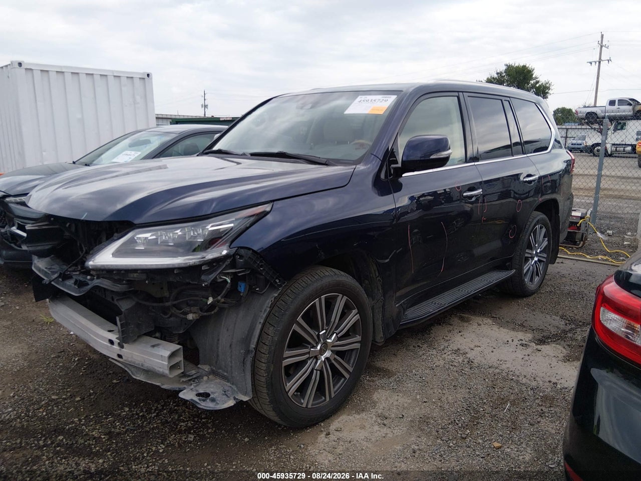 2017 LEXUS LX 570 · 2/11