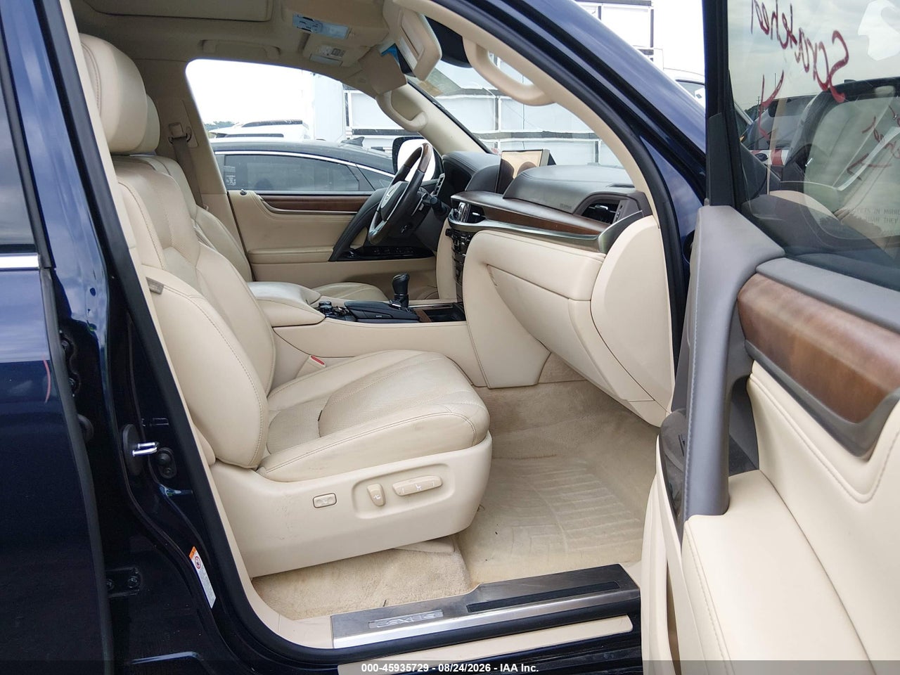 2017 LEXUS LX 570 · 5/11