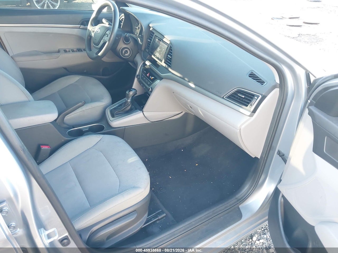 2017 HYUNDAI ELANTRA SE · 5/11