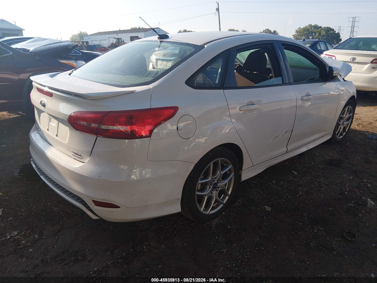 2015 FORD FOCUS SE · 4/10