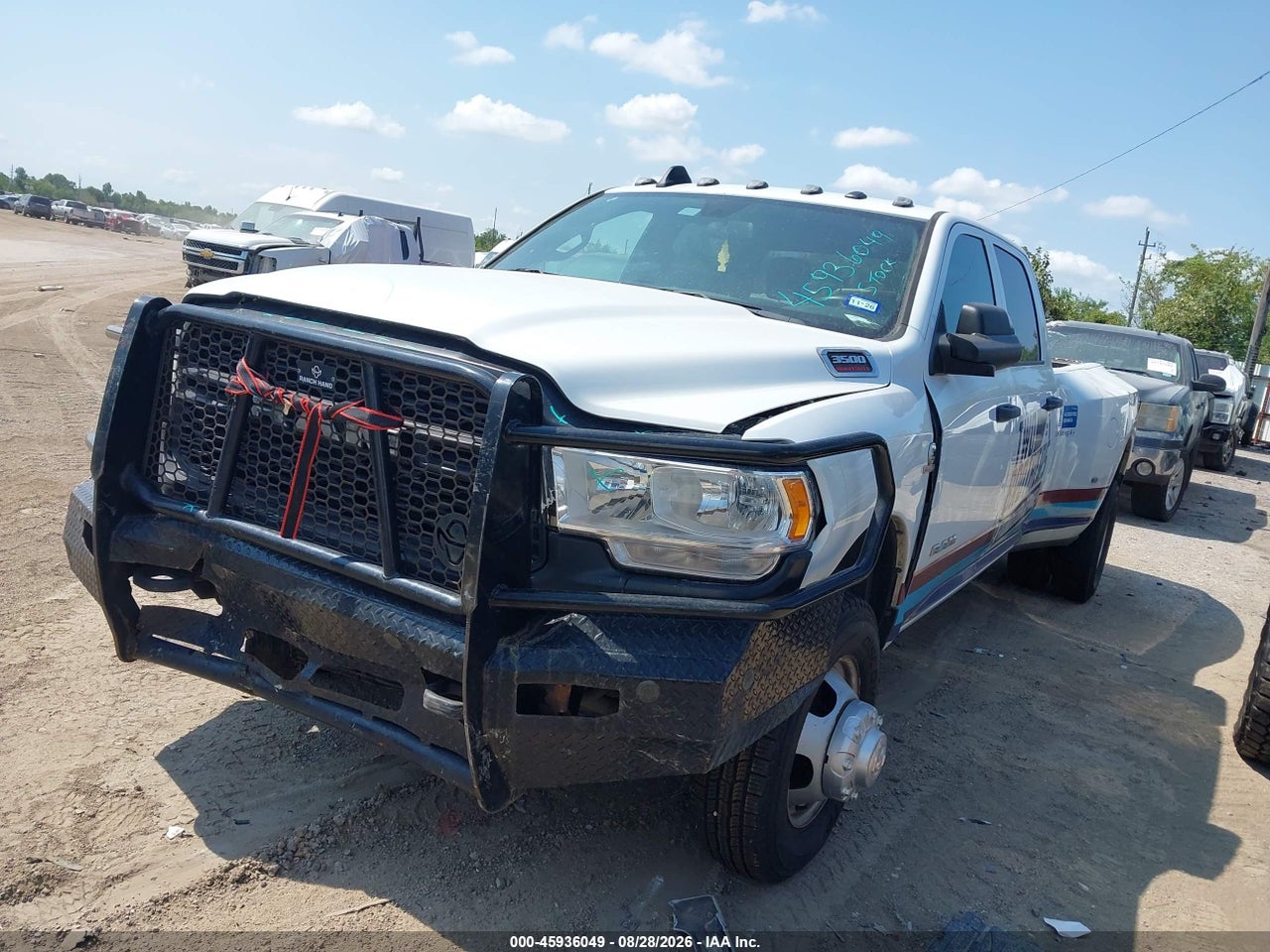 2022 RAM 3500 TRADESMAN  4X4 8' BOX · 2/4