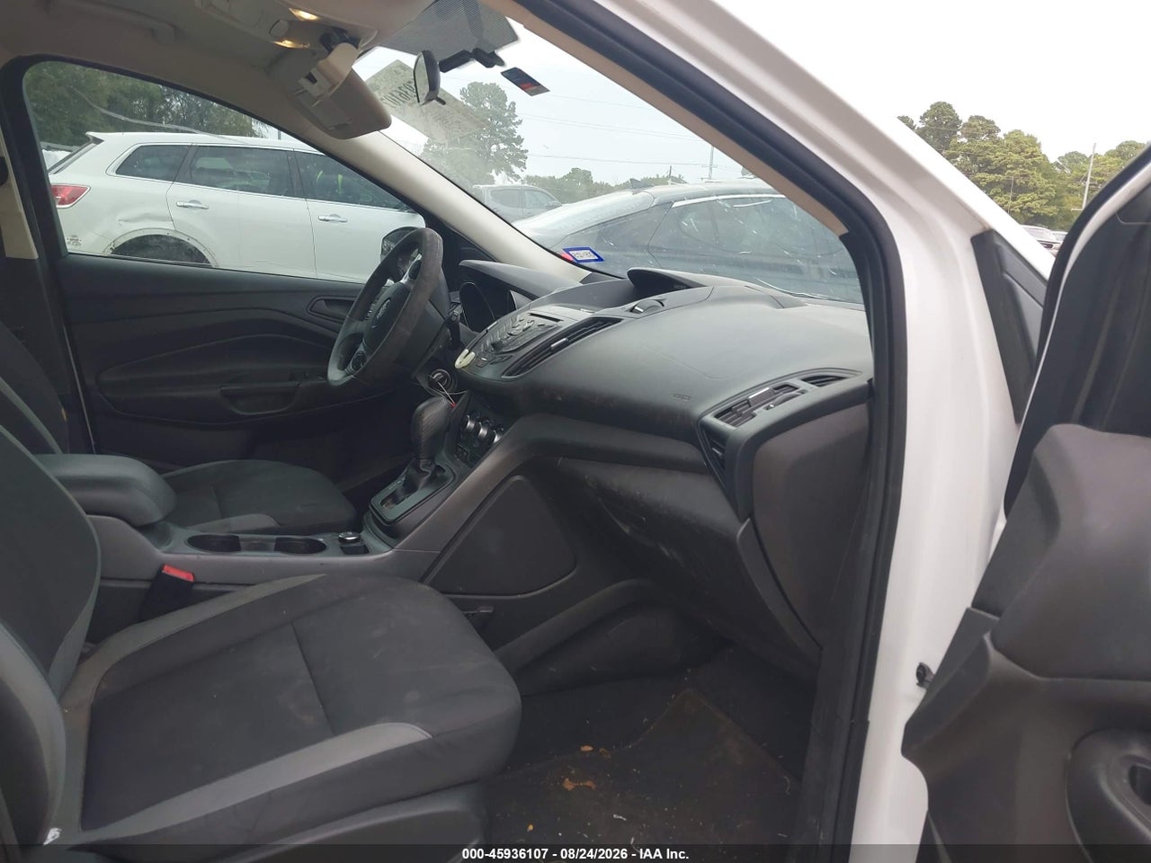 2015 FORD ESCAPE S · 5/11