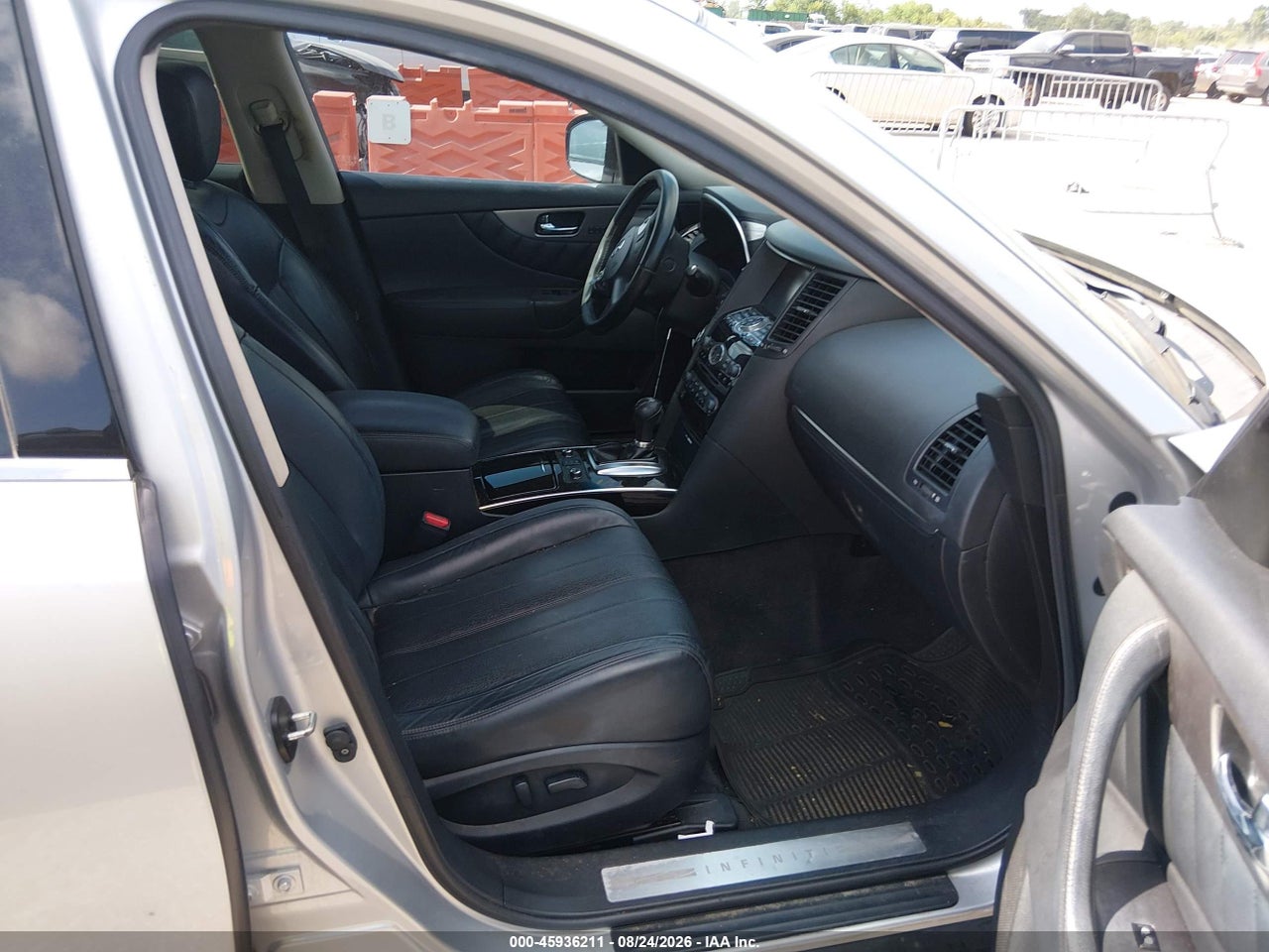 2017 INFINITI QX70 · 5/11