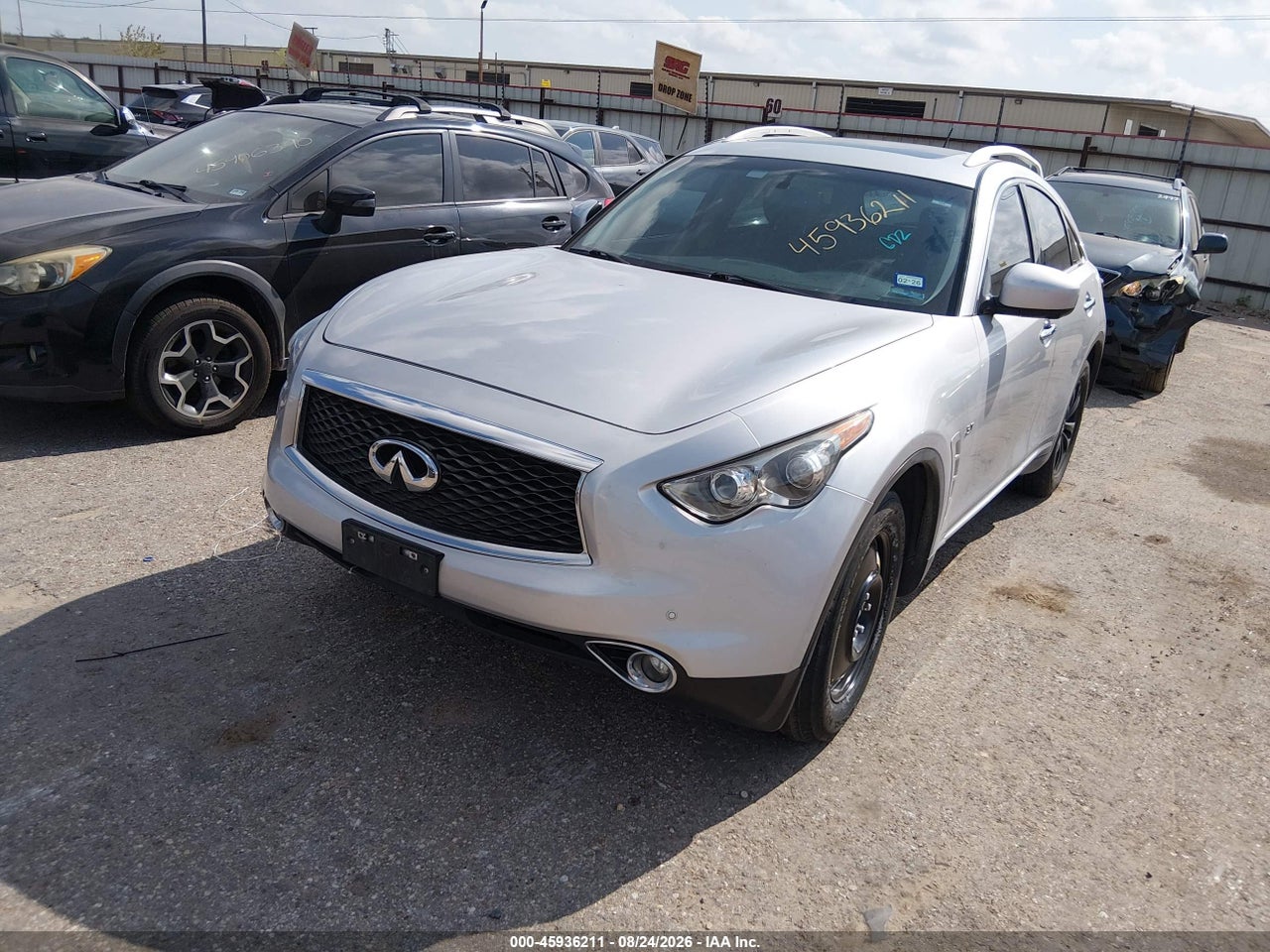 2017 INFINITI QX70 · 2/11