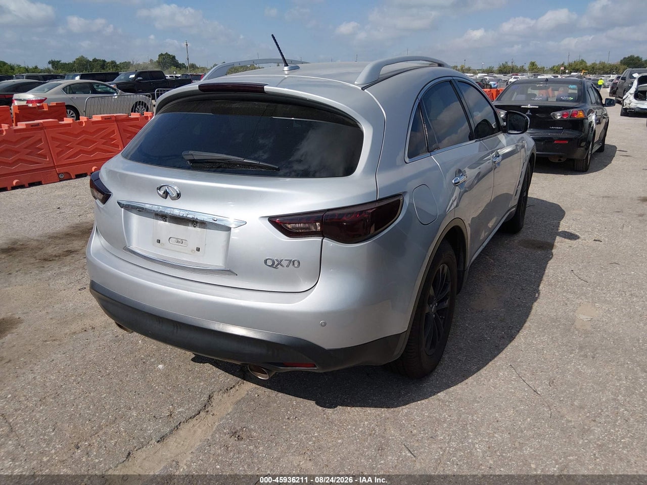 2017 INFINITI QX70 · 4/11