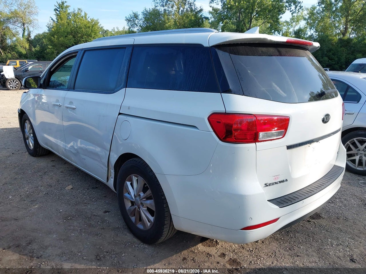 2016 KIA SEDONA LX · 3/10