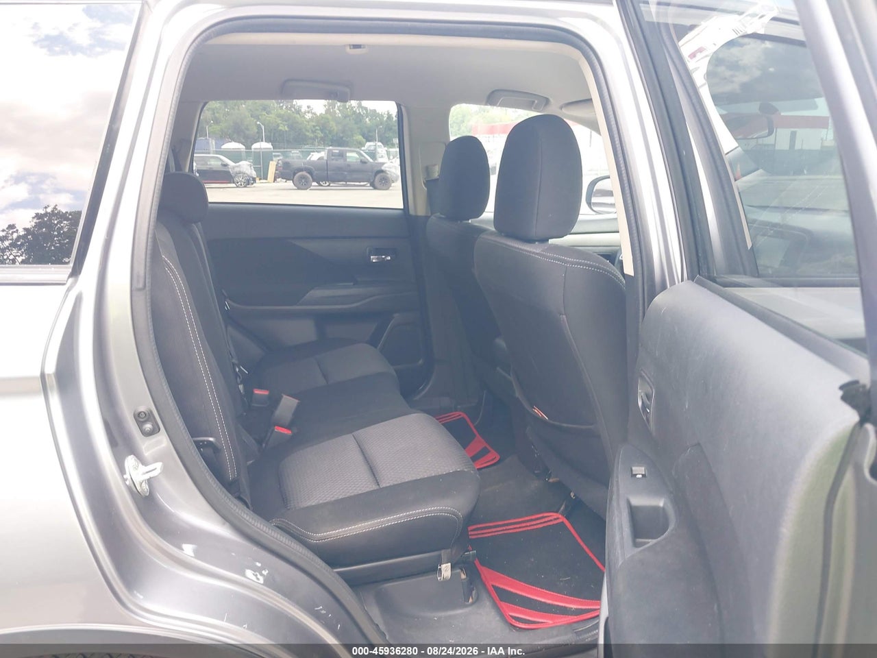 JA4AZ3A35JZ****** · 2018 MITSUBISHI OUTLANDER ES · 8/11