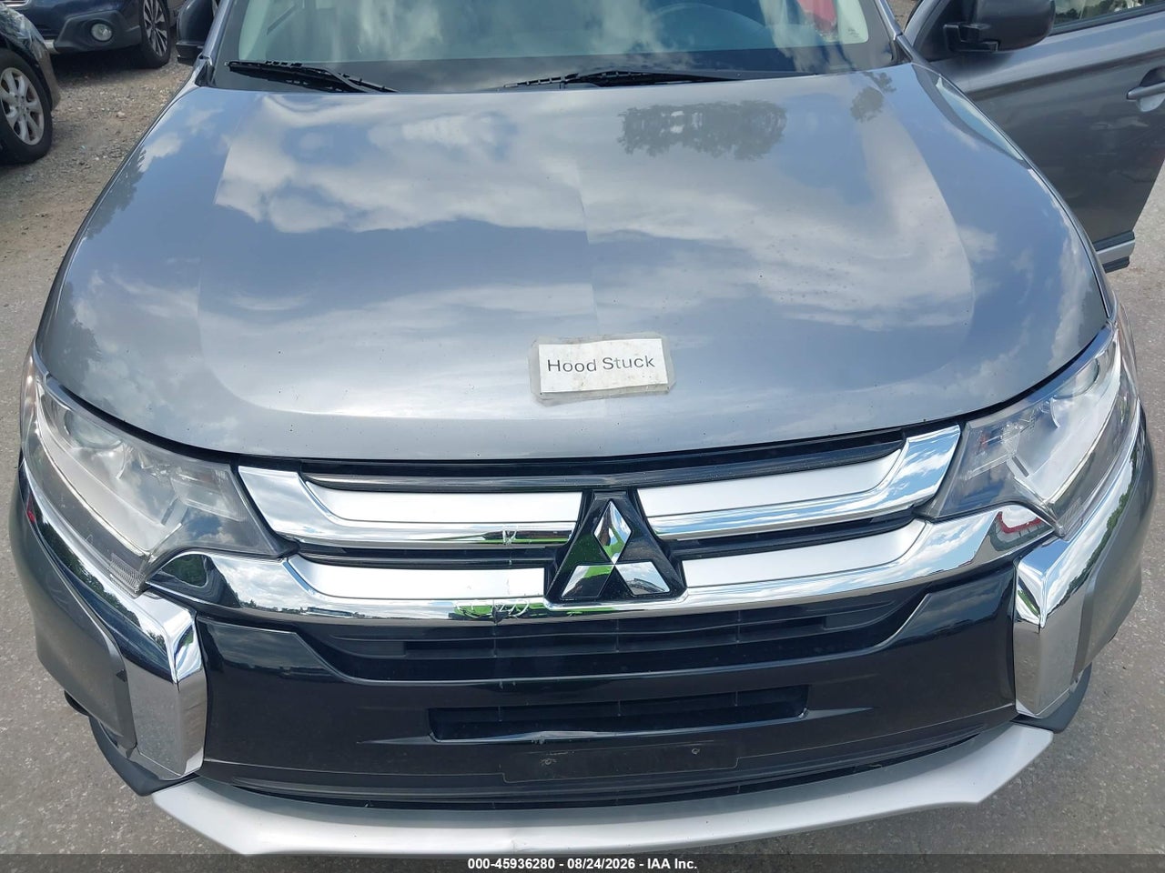 JA4AZ3A35JZ****** · 2018 MITSUBISHI OUTLANDER ES · 10/11
