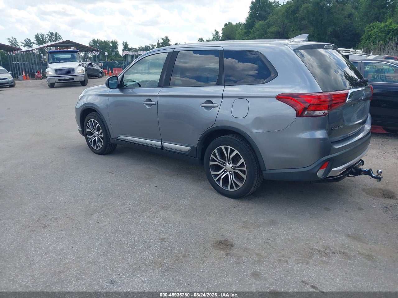 JA4AZ3A35JZ****** · 2018 MITSUBISHI OUTLANDER ES · 3/11