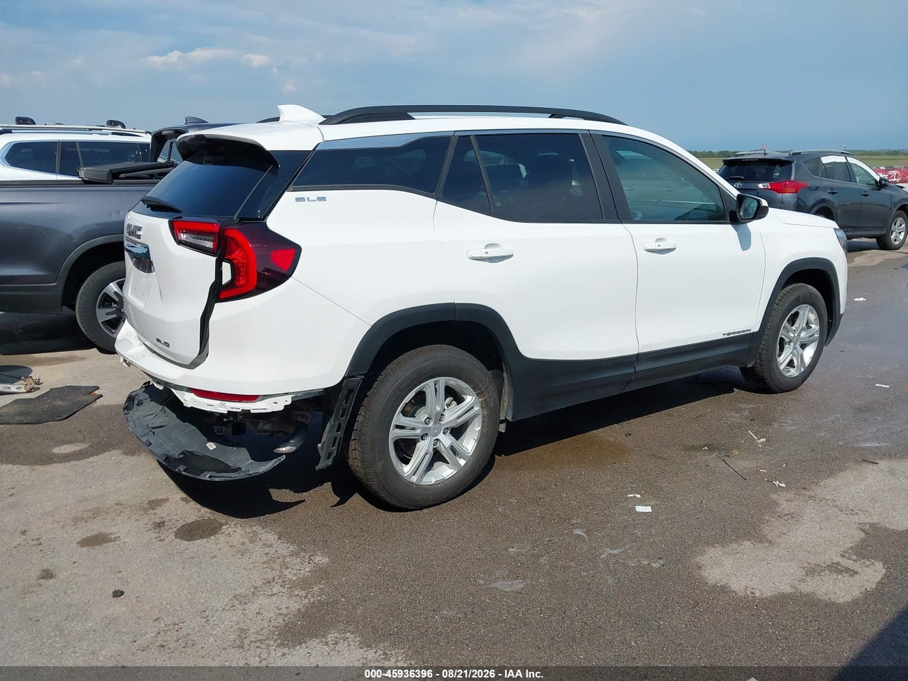 2022 GMC TERRAIN AWD SLE · 4/11