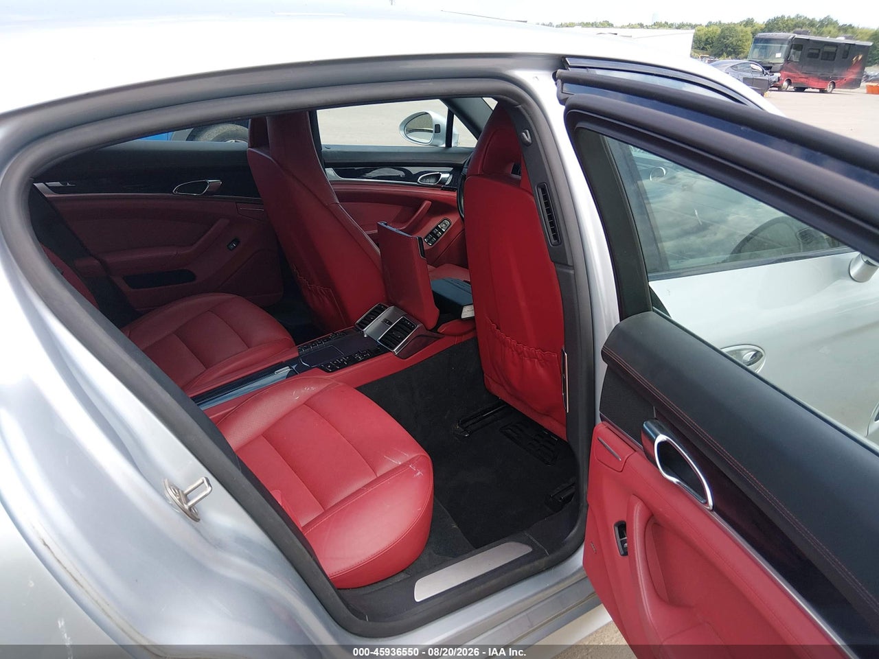 WP0AA2A74GL****** · 2016 PORSCHE PANAMERA 4 · 8/11