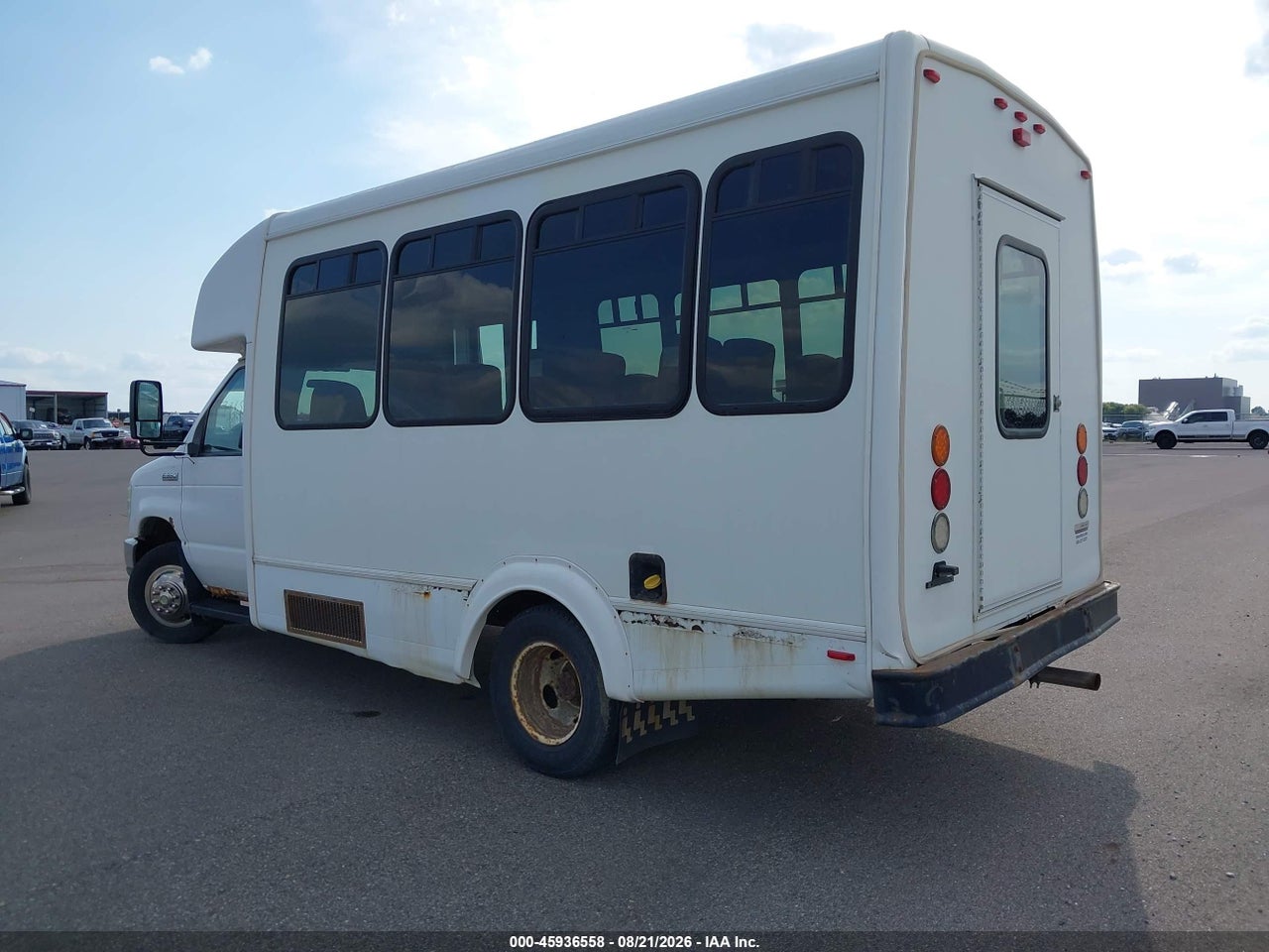 2011 FORD E-350 CUTAWAY   · 3/4
