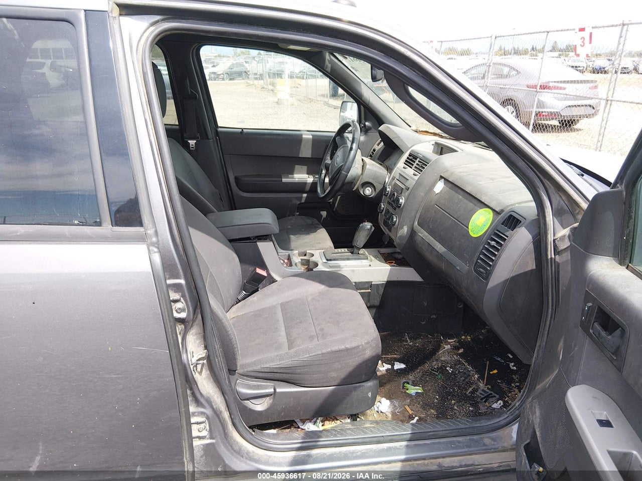 2011 FORD ESCAPE XLT · 5/11