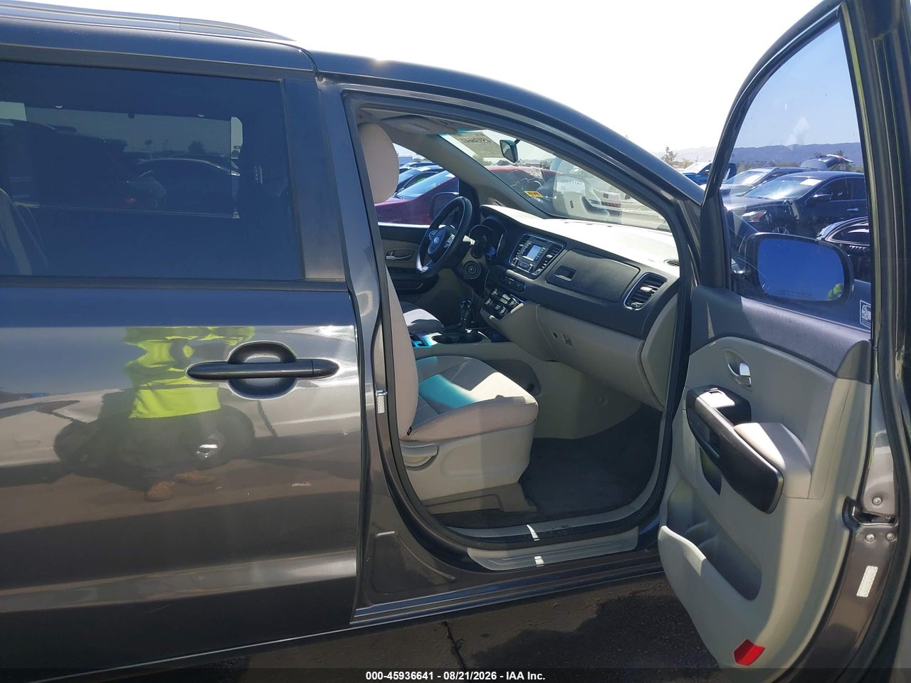 2016 KIA SEDONA LX · 5/11