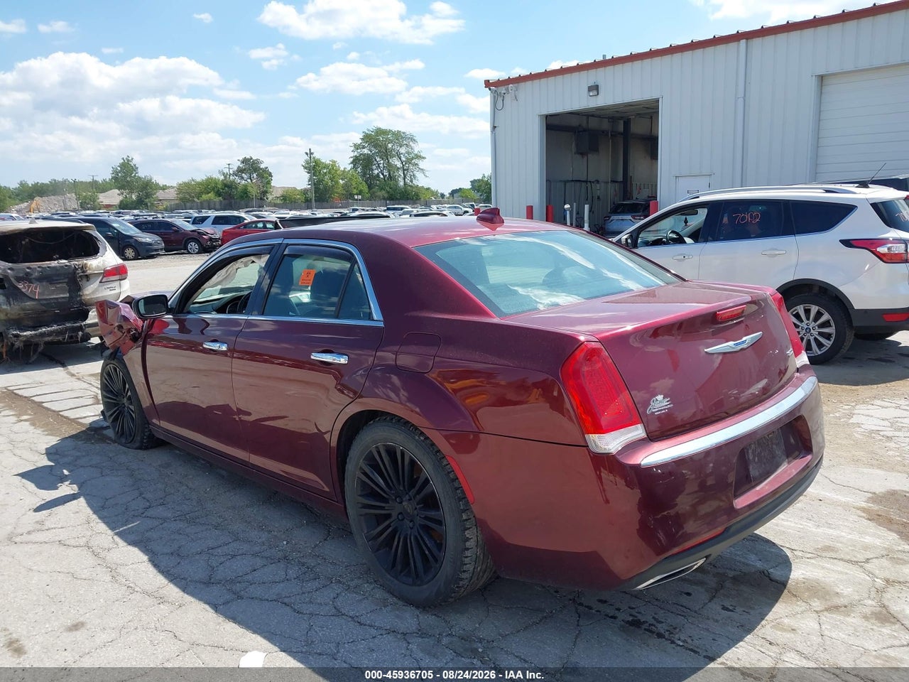 2019 CHRYSLER 300 LIMITED · 3/10
