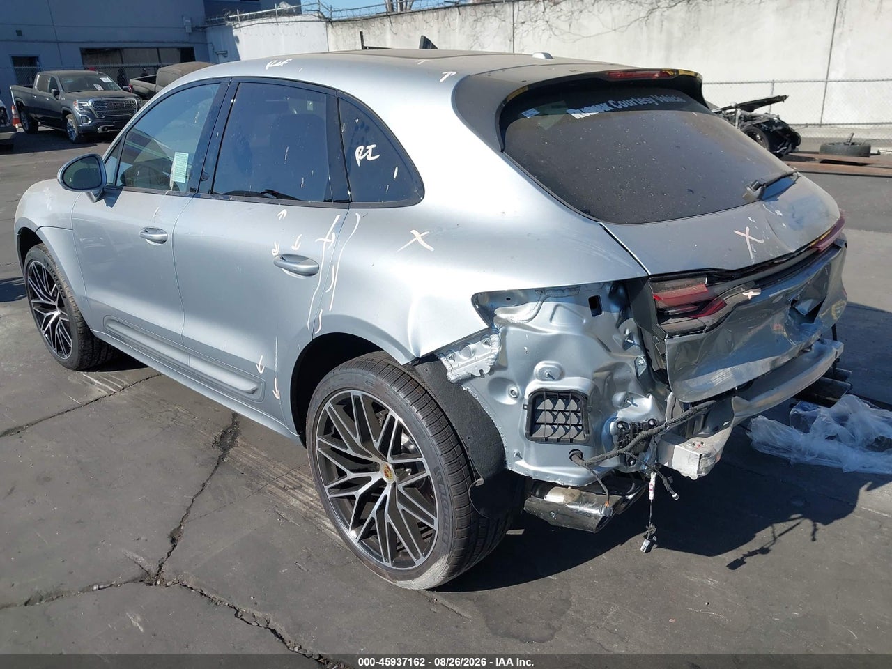 2026 PORSCHE MACAN T · 3/11