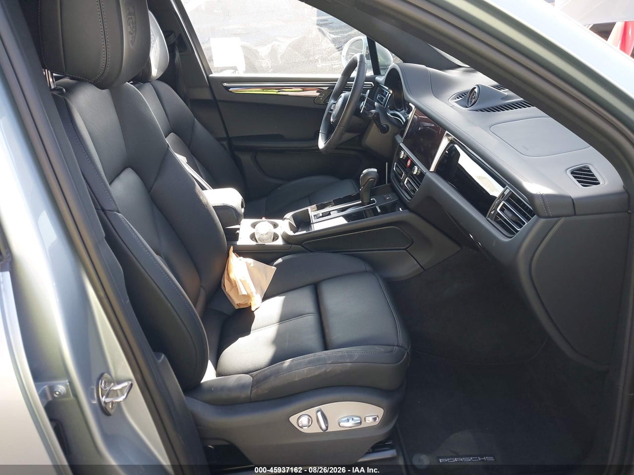 2026 PORSCHE MACAN T · 5/11