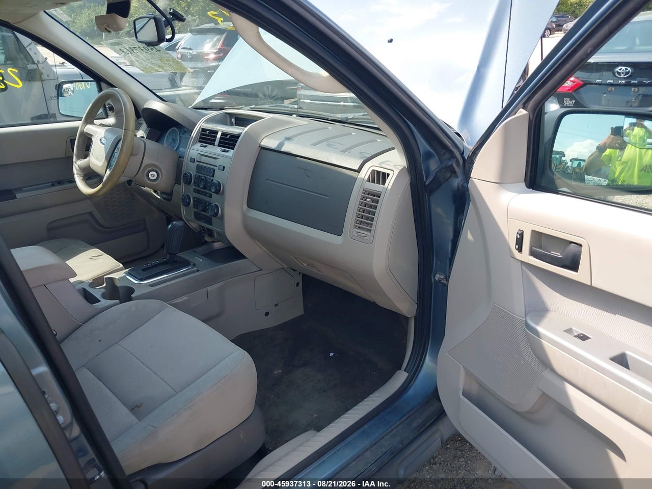 2011 FORD ESCAPE XLT · 5/11