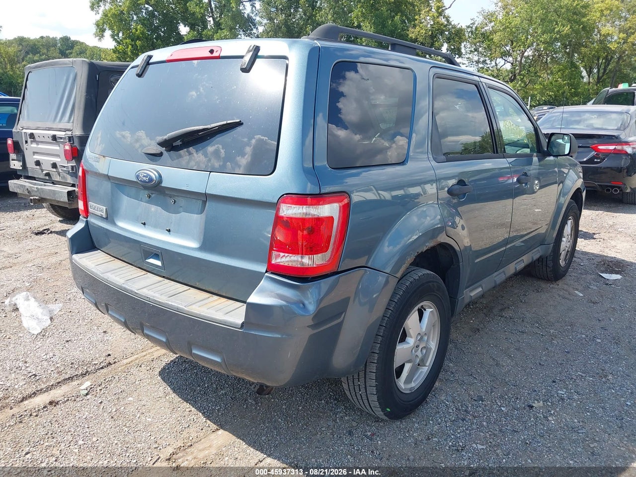 2011 FORD ESCAPE XLT · 4/11