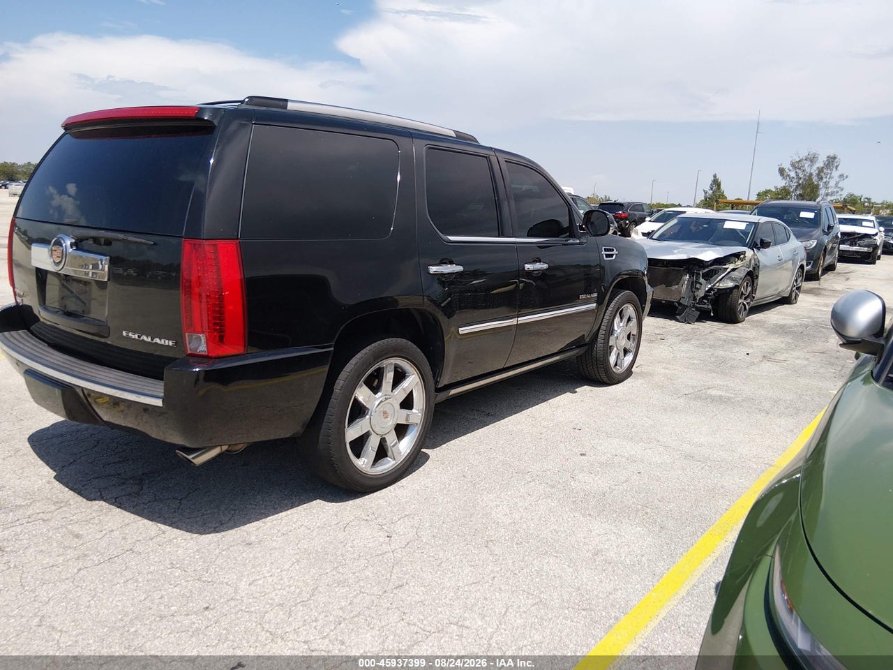 2010 CADILLAC ESCALADE PREMIUM · 4/11