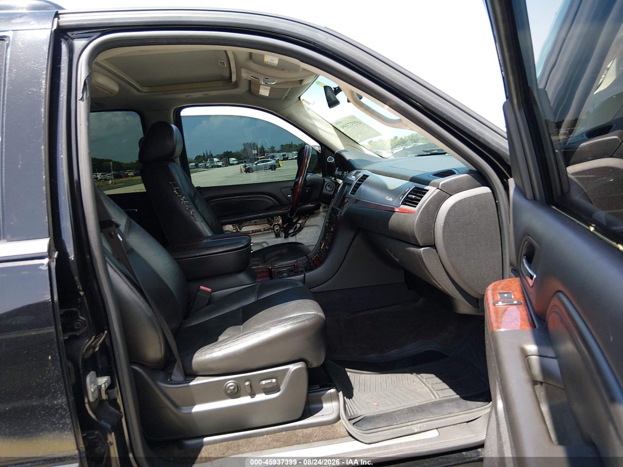 2010 CADILLAC ESCALADE PREMIUM · 5/11