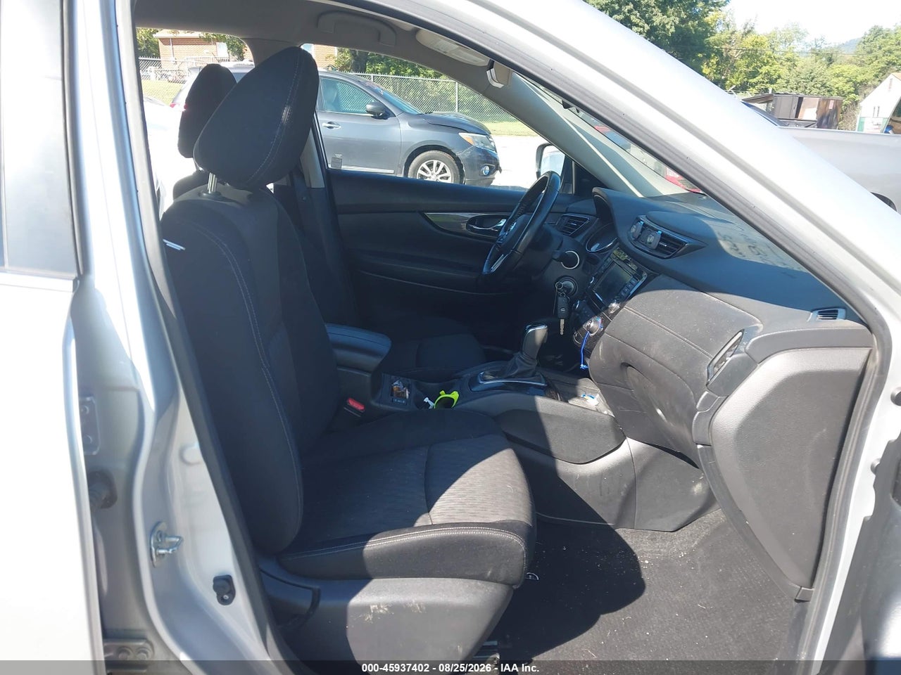 2019 NISSAN ROGUE S · 5/11