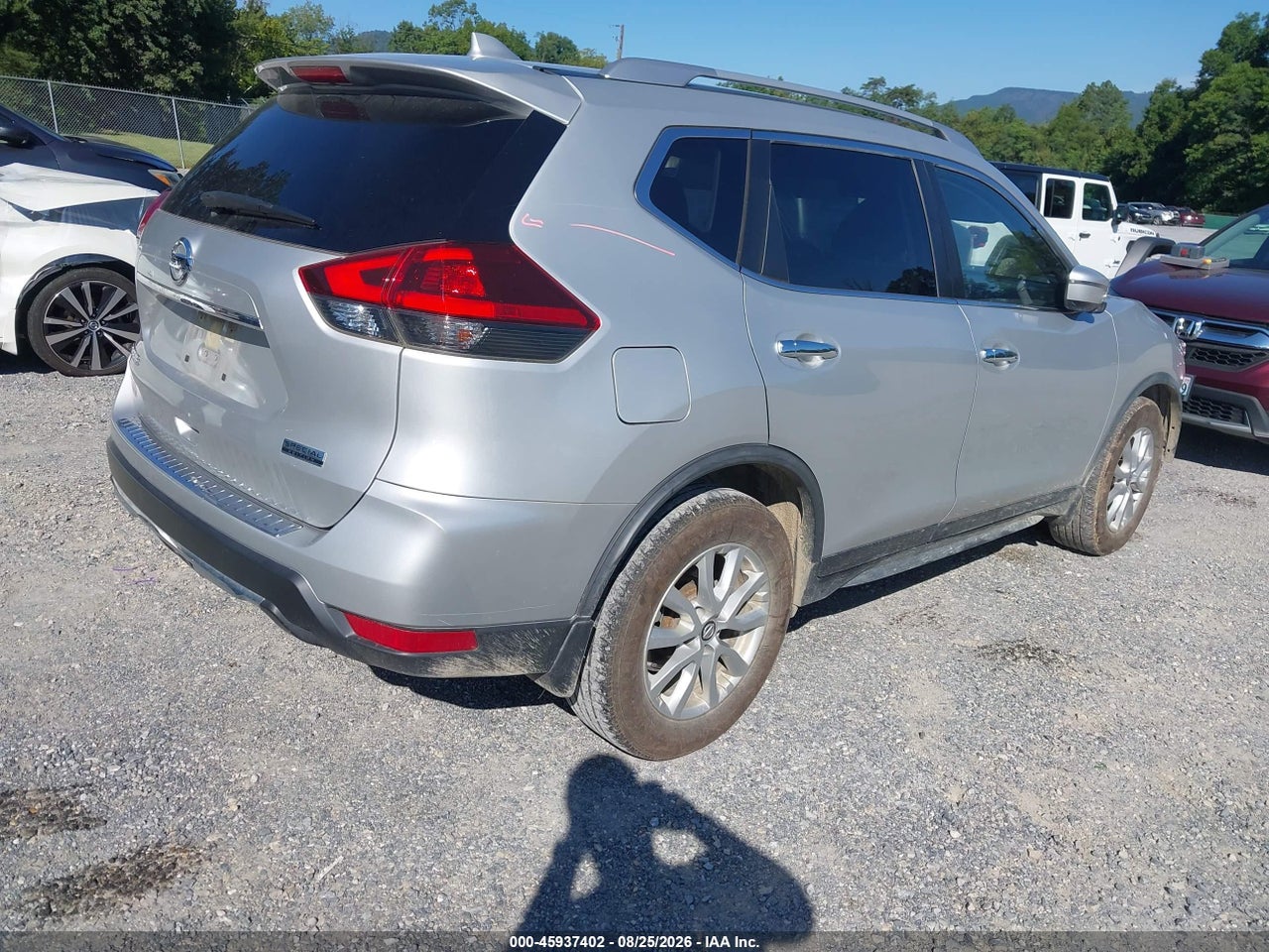 2019 NISSAN ROGUE S · 4/11