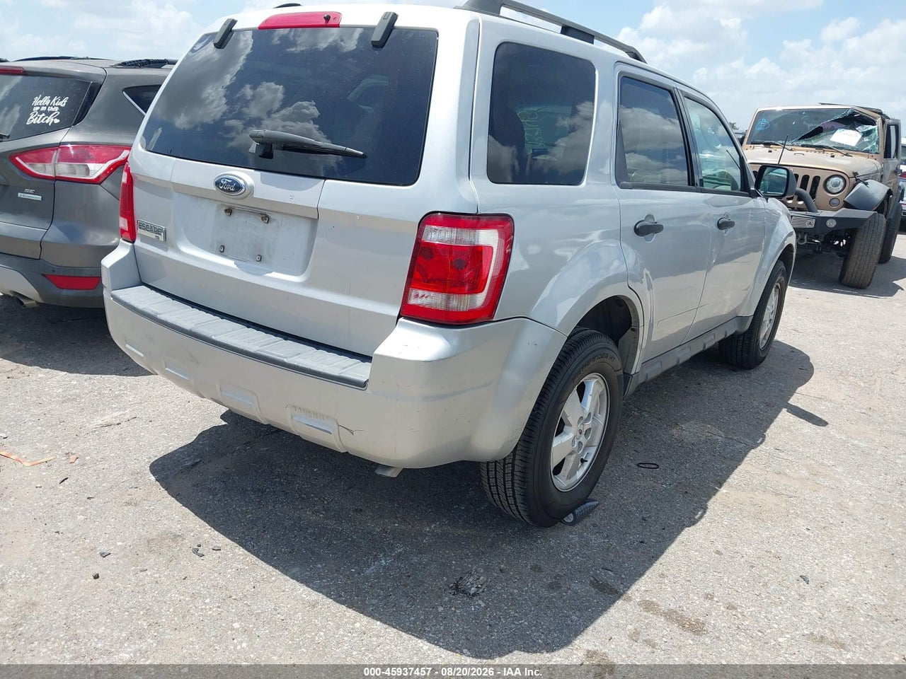 2009 FORD ESCAPE XLT · 4/11