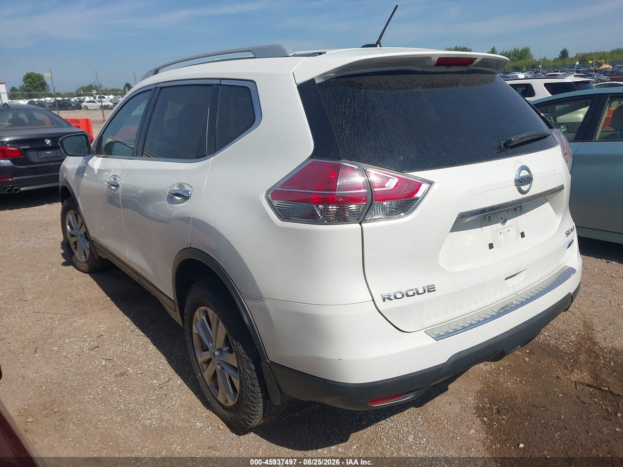 2014 NISSAN ROGUE SV · 3/11