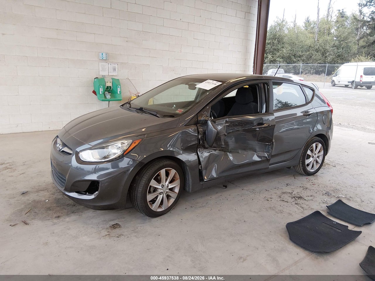 2013 HYUNDAI ACCENT SE · 2/11