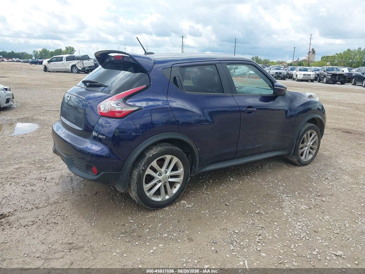 2015 NISSAN JUKE SV · 4/11