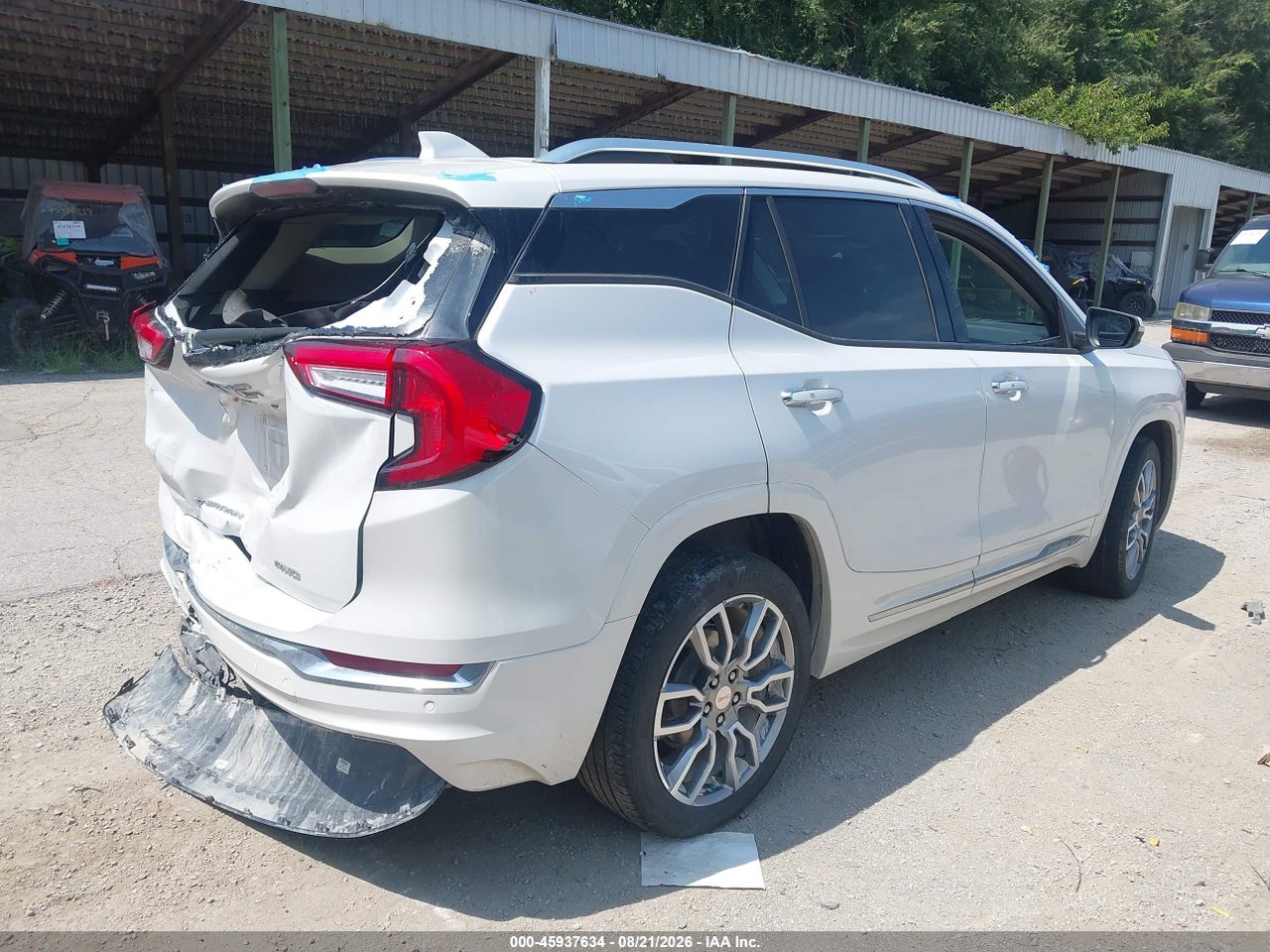 2022 GMC TERRAIN AWD DENALI · 4/10