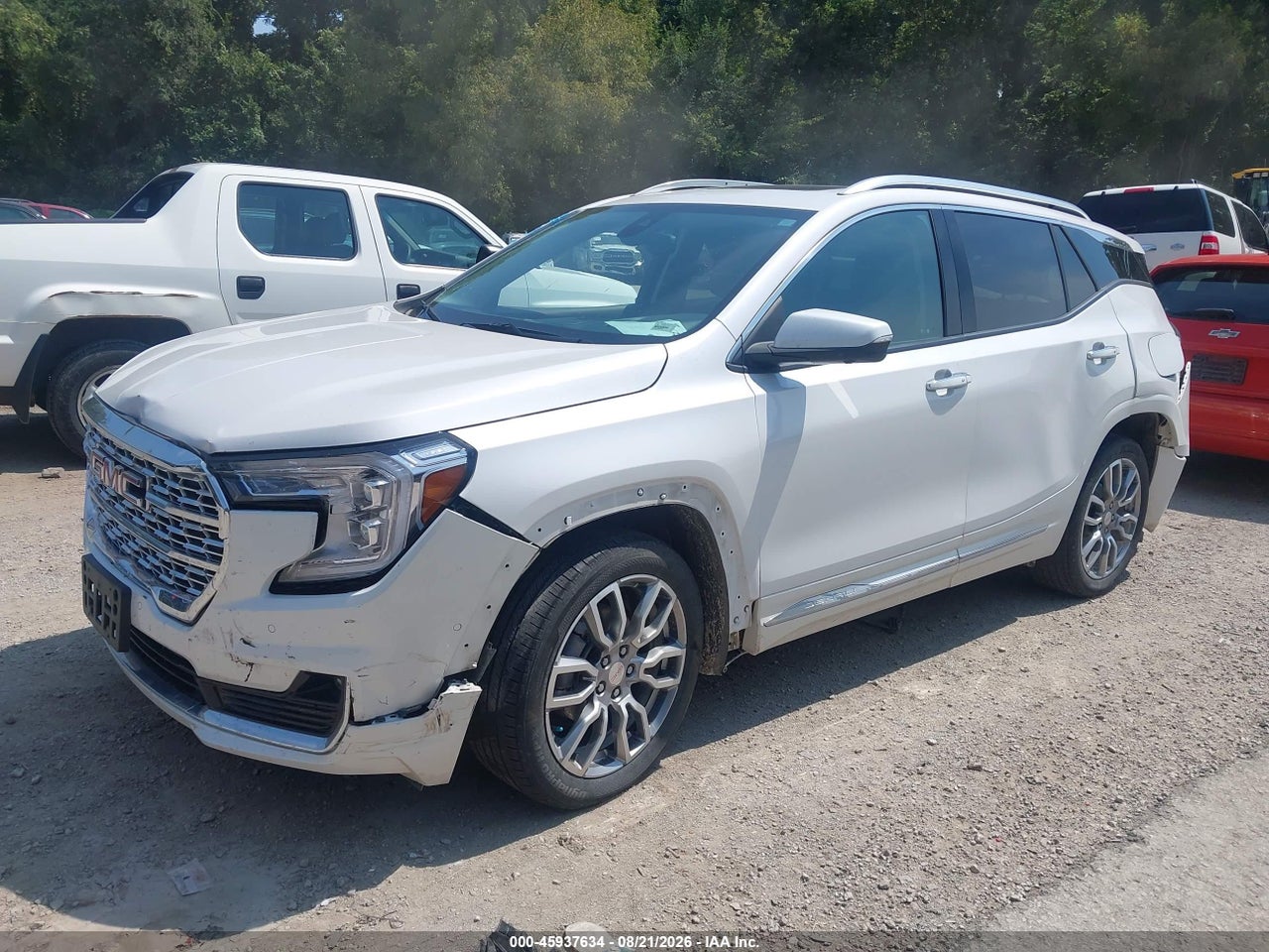 2022 GMC TERRAIN AWD DENALI · 2/10