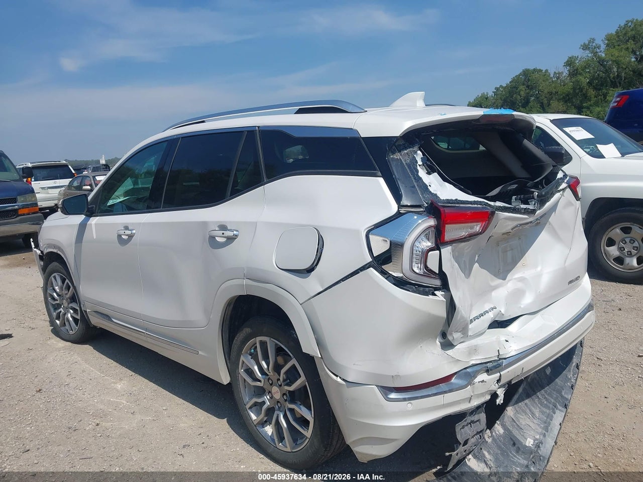 2022 GMC TERRAIN AWD DENALI · 3/10