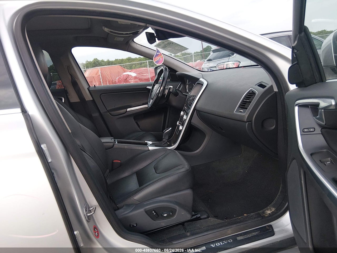 2015 VOLVO XC60 T6 · 5/11