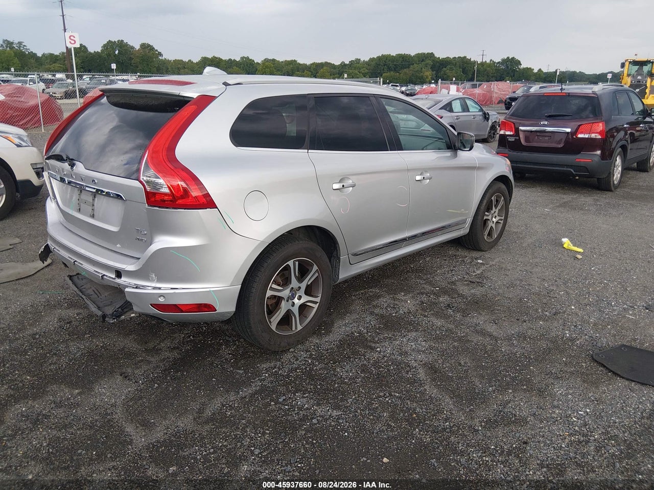 2015 VOLVO XC60 T6 · 4/11