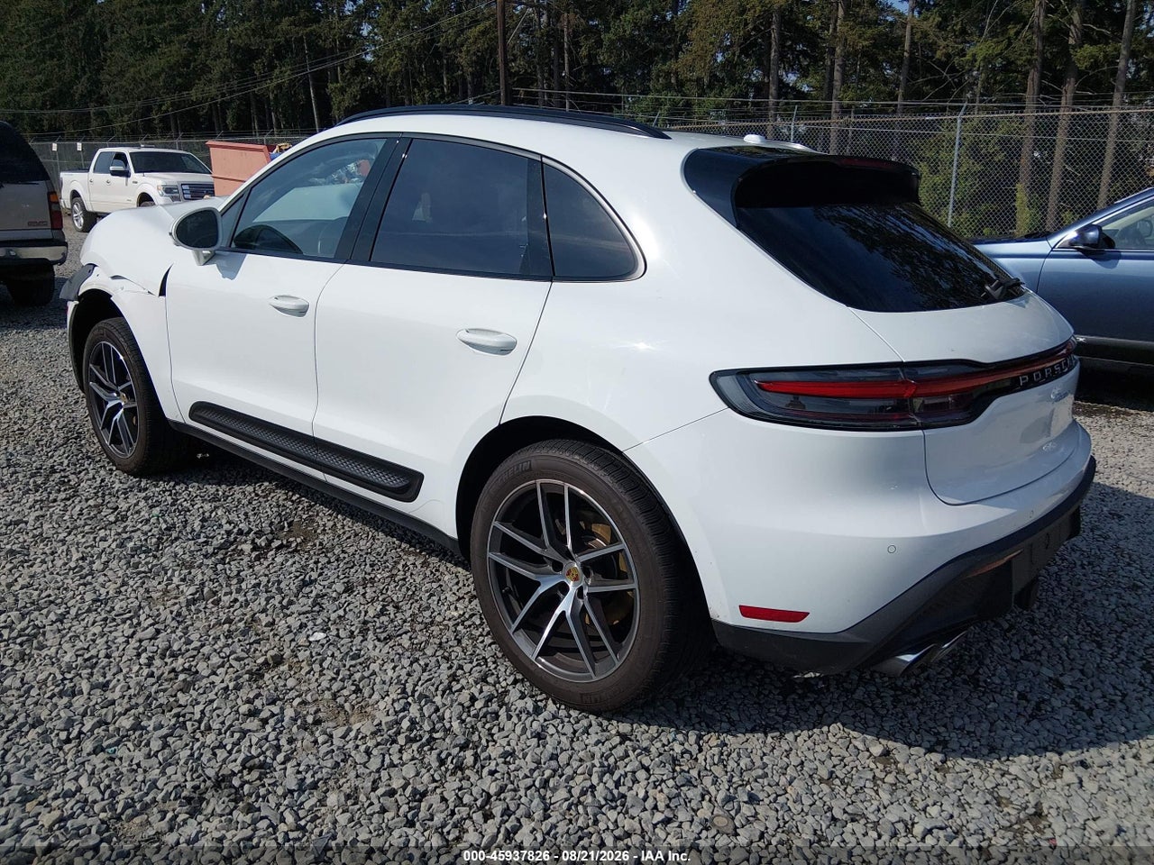 2025 PORSCHE MACAN T · 3/11