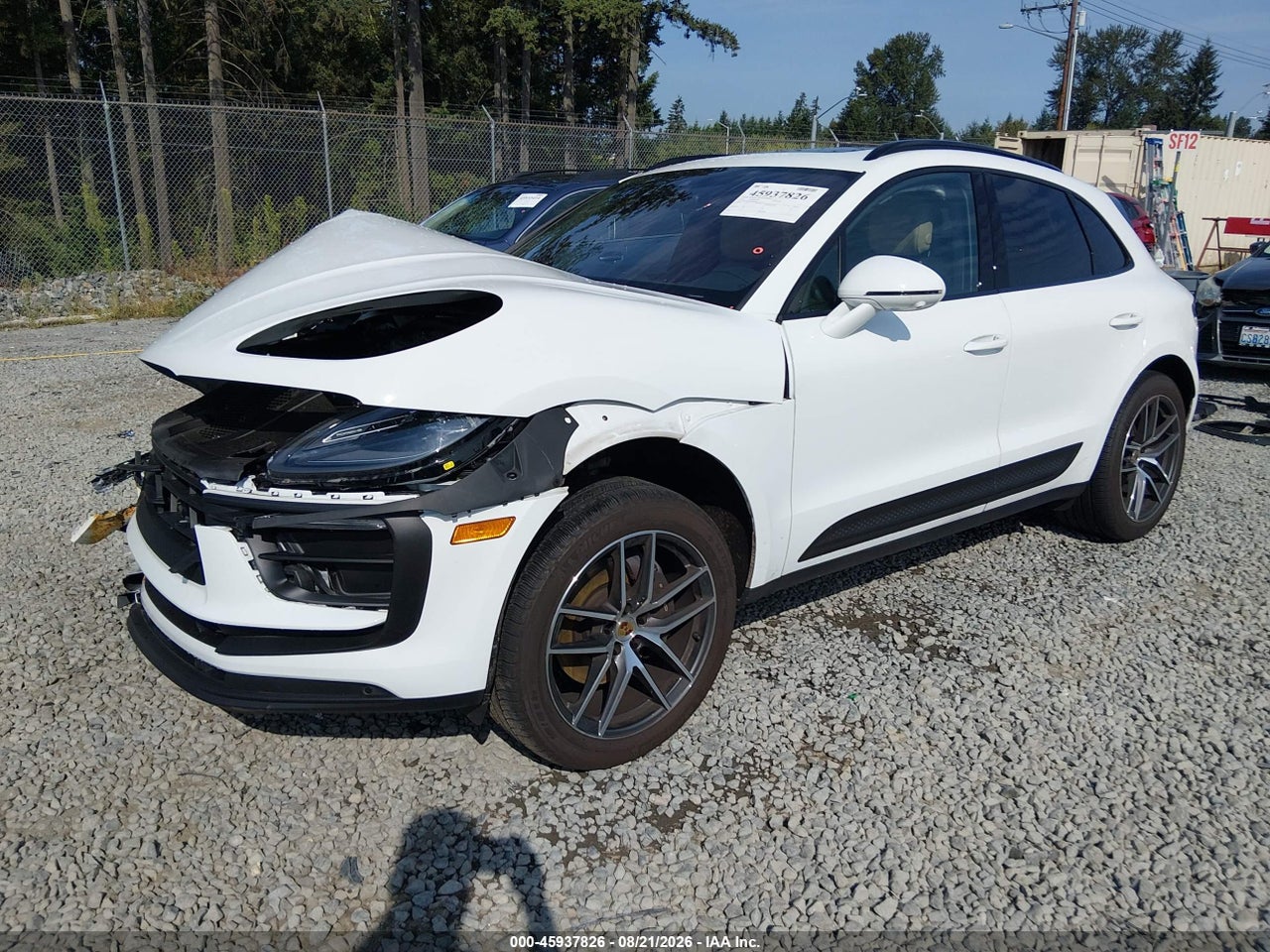 2025 PORSCHE MACAN T · 2/11