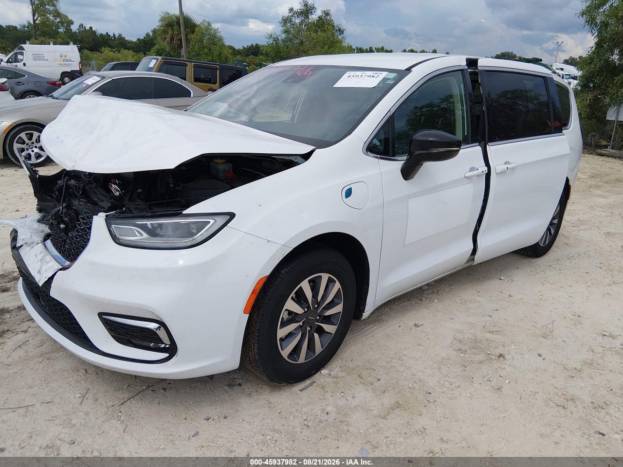 2024 CHRYSLER PACIFICA HYBRID SELECT · 2/11