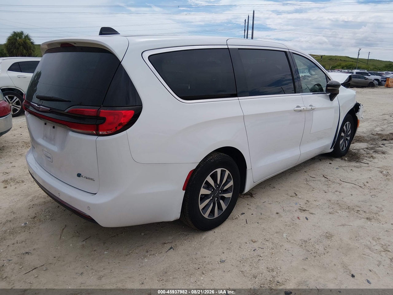 2024 CHRYSLER PACIFICA HYBRID SELECT · 4/11