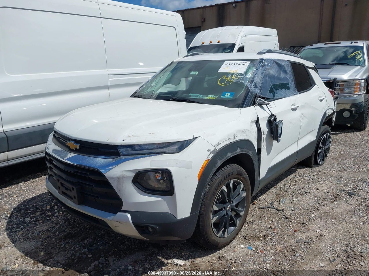 2023 CHEVROLET TRAILBLAZER AWD LT · 2/5