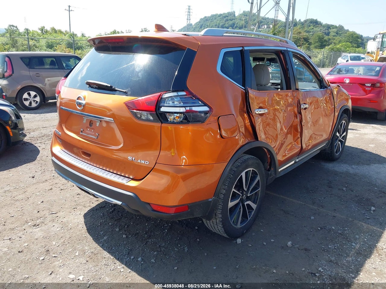 2017 NISSAN ROGUE SL · 4/11