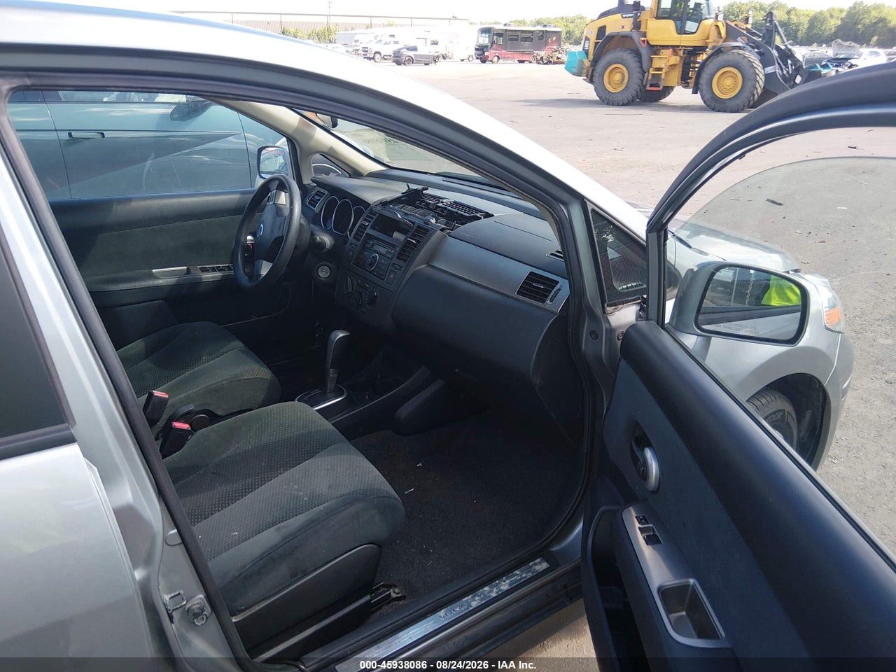 2011 NISSAN VERSA 1.8S · 5/11
