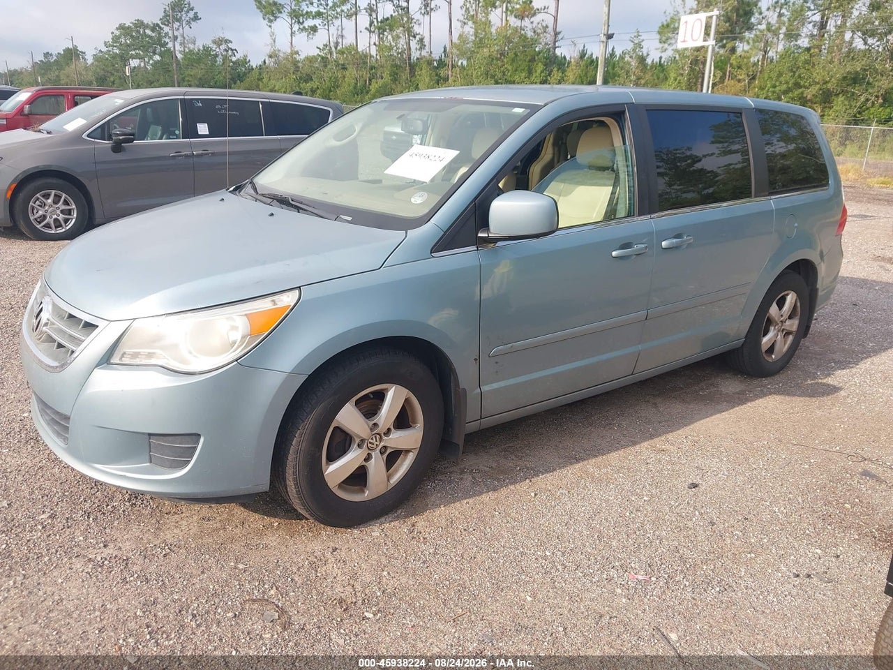 2010 VOLKSWAGEN ROUTAN SE · 2/11