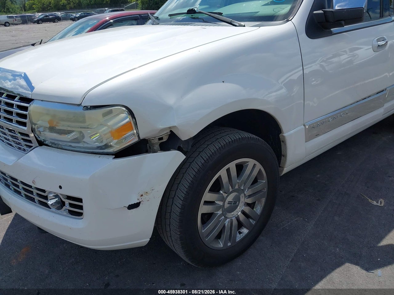 2011 LINCOLN NAVIGATOR · 6/11