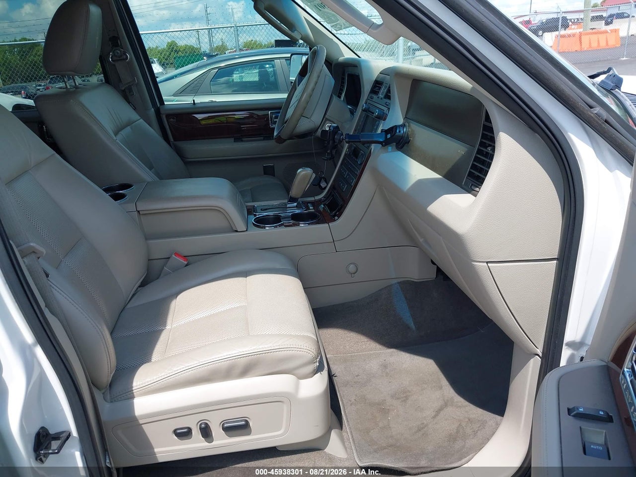 2011 LINCOLN NAVIGATOR · 5/11