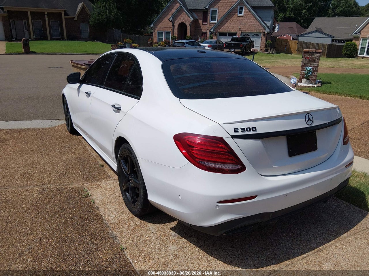 2017 MERCEDES-BENZ E 300 · 3/11