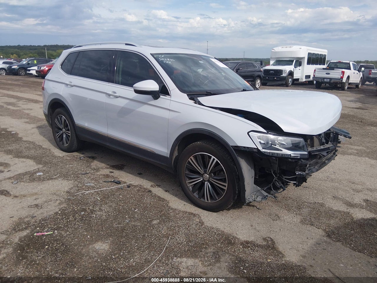3VV2B7AX1JM****** · 2018 VOLKSWAGEN TIGUAN 2.0T SE/2.0T SEL